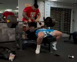 Matt is a fitness freak and workout regularly to maintain his shape.